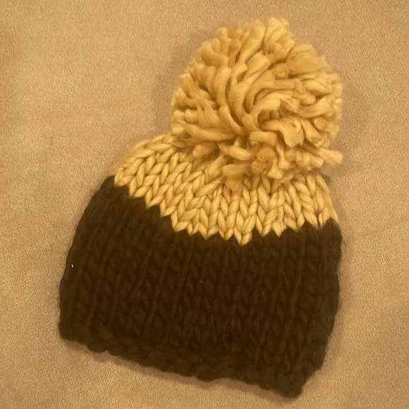 FREE PEOPLE black & tan Colorblock chunky knit Pom hat - Picture 2 of 5